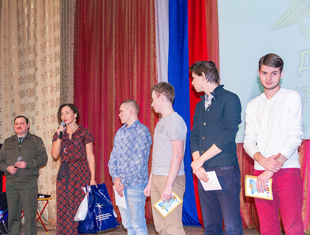 УЗПМ вручил подарки призывникам из Перми