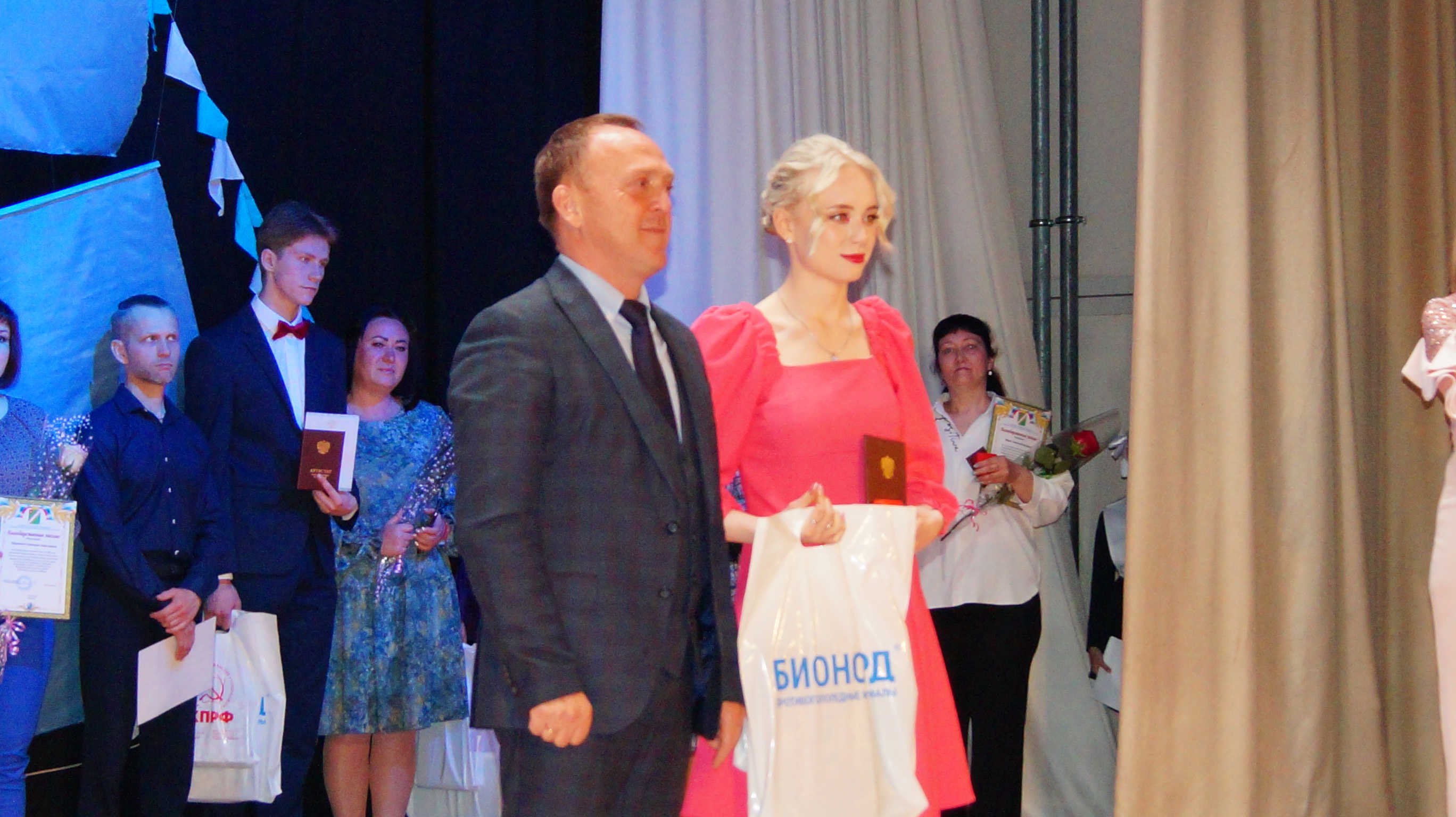 Руководство УЗПМ поздравило медалистов , рис. 4