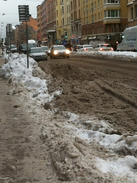 Снег на дорогах