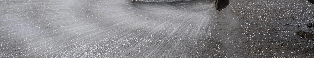 Томск готов к зиме: для борьбы с гололедом город вновь выбрал современный противогололедный материал